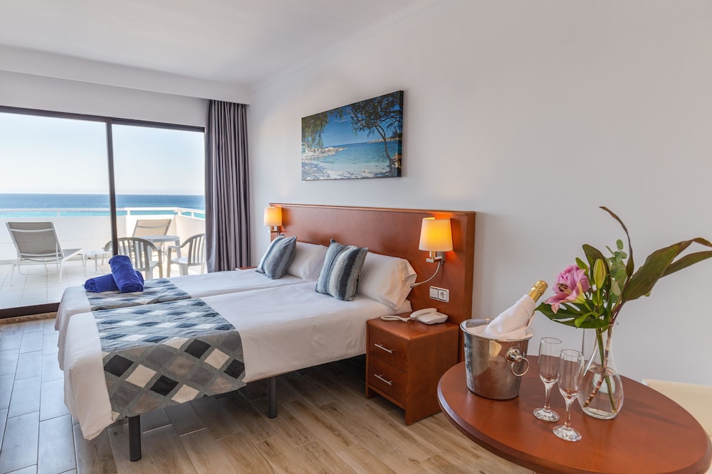 R2 Verónica — Hotel rooms in Cala Millor, Balearic Islands