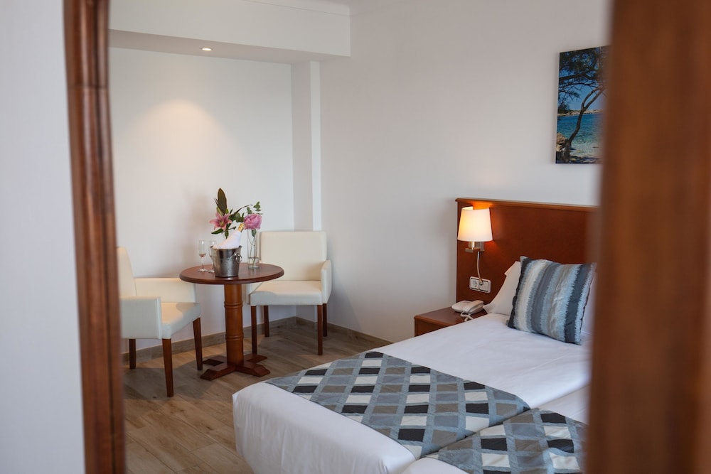 R2 Verónica — Hotel rooms in Cala Millor, Balearic Islands