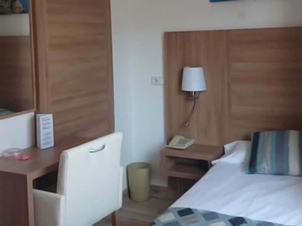 R2 Verónica — Hotel rooms in Cala Millor, Balearic Islands