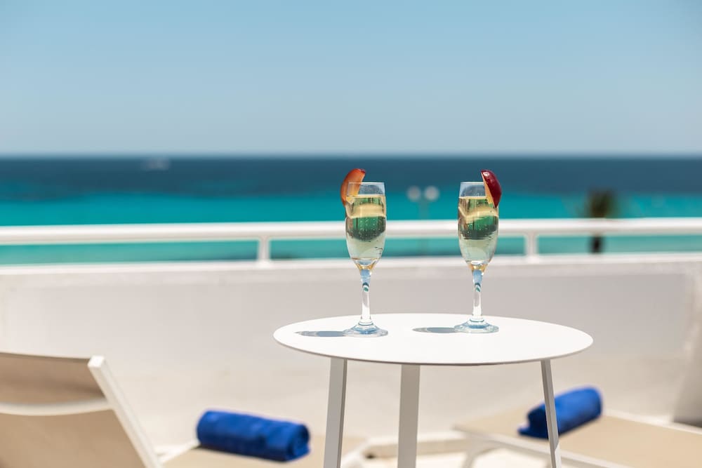R2 Verónica — Restaurant & bars in Cala Millor, Balearic Islands