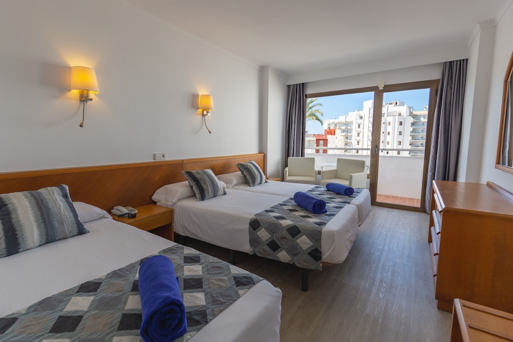 R2 Verónica — Hotel rooms in Cala Millor, Balearic Islands