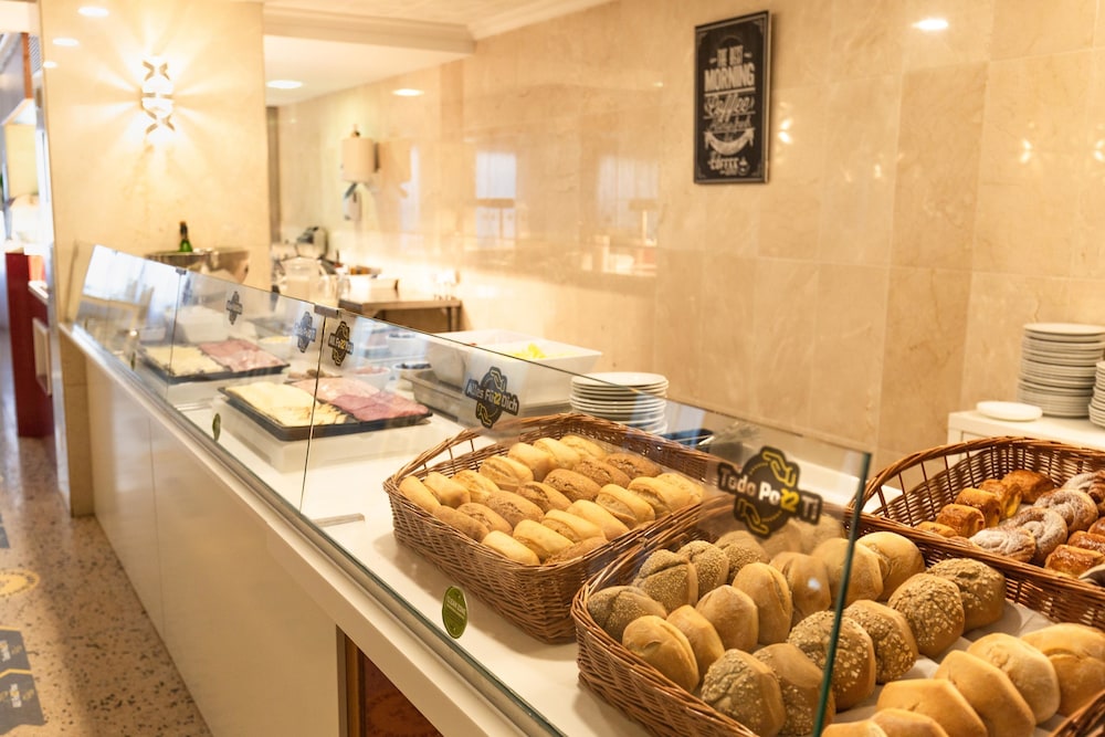 R2 Verónica — Restaurant & bars in Cala Millor, Balearic Islands