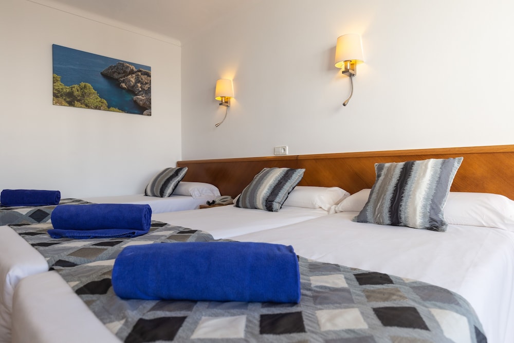 R2 Verónica — Hotel rooms in Cala Millor, Balearic Islands