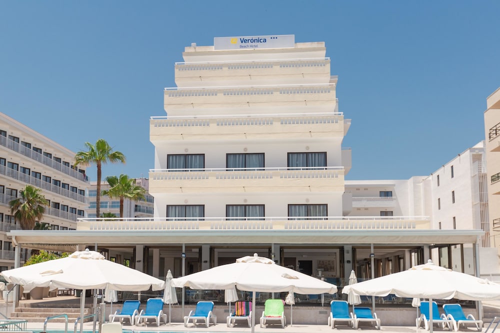 R2 Verónica — Hotel building in Cala Millor, Balearic Islands