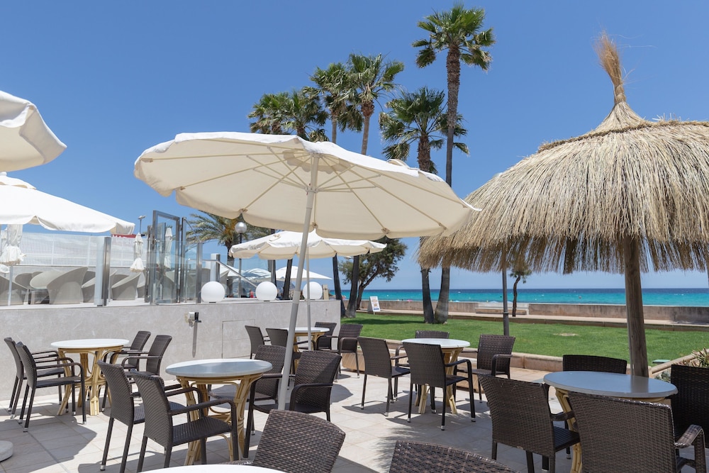 R2 Verónica — Restaurant & bars in Cala Millor, Balearic Islands
