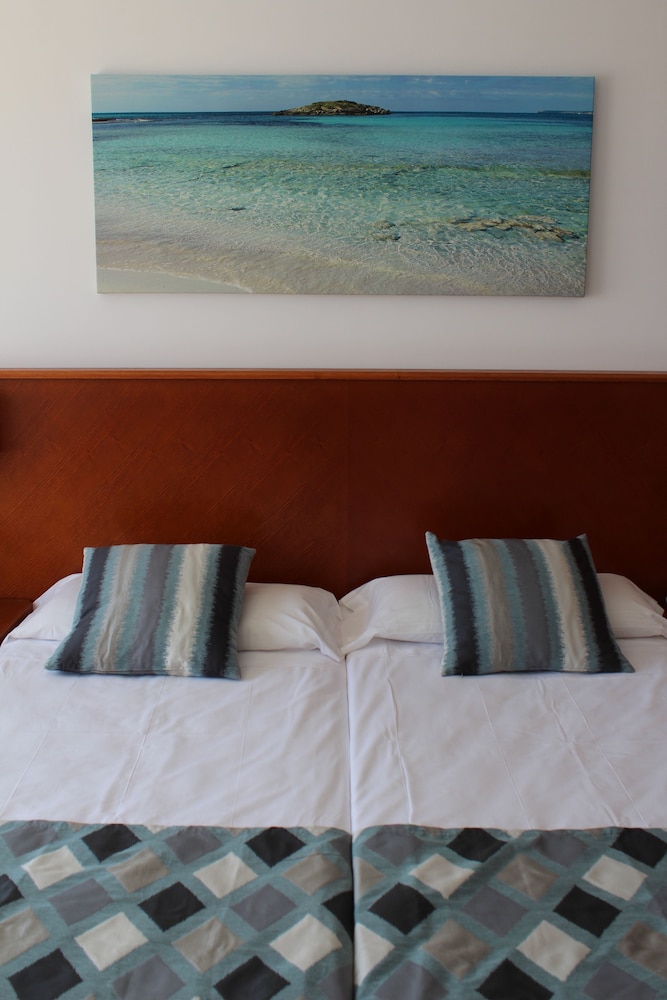 R2 Verónica — Hotel rooms in Cala Millor, Balearic Islands