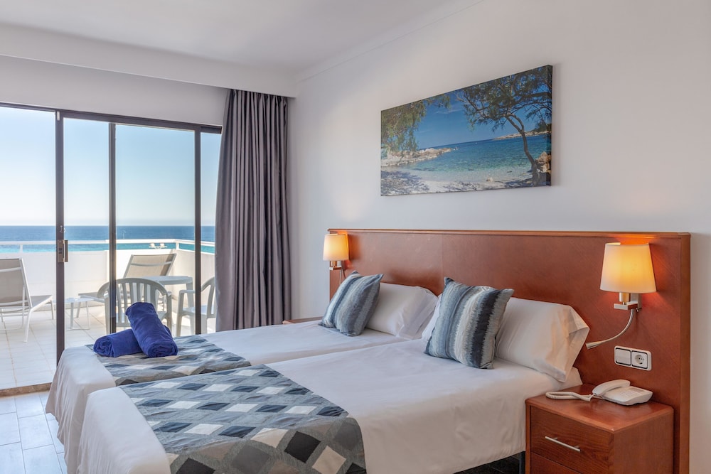 R2 Verónica — Hotel rooms in Cala Millor, Balearic Islands