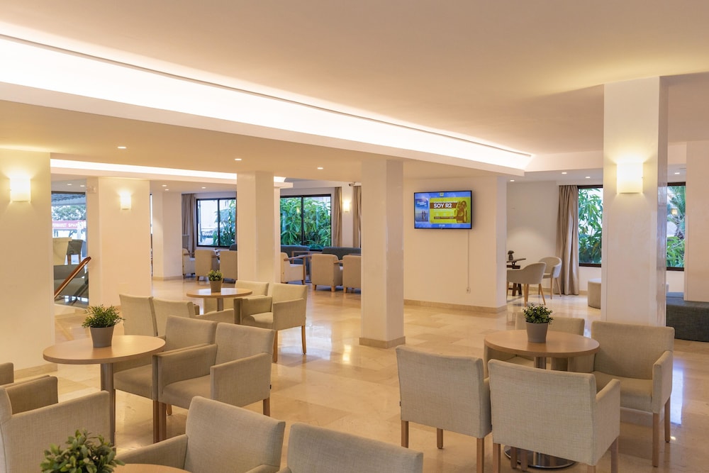 R2 Verónica — Hotel building in Cala Millor, Balearic Islands