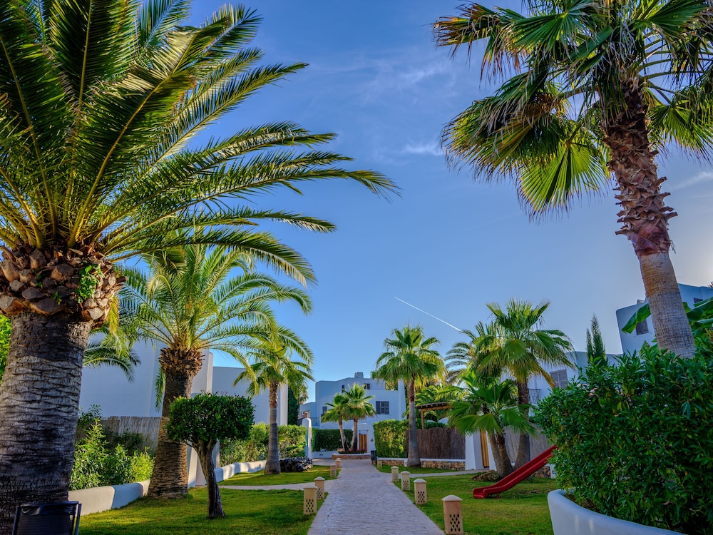 S'Argamassa Villas — Hotel building in Santa Eulalia, Balearic Islands
