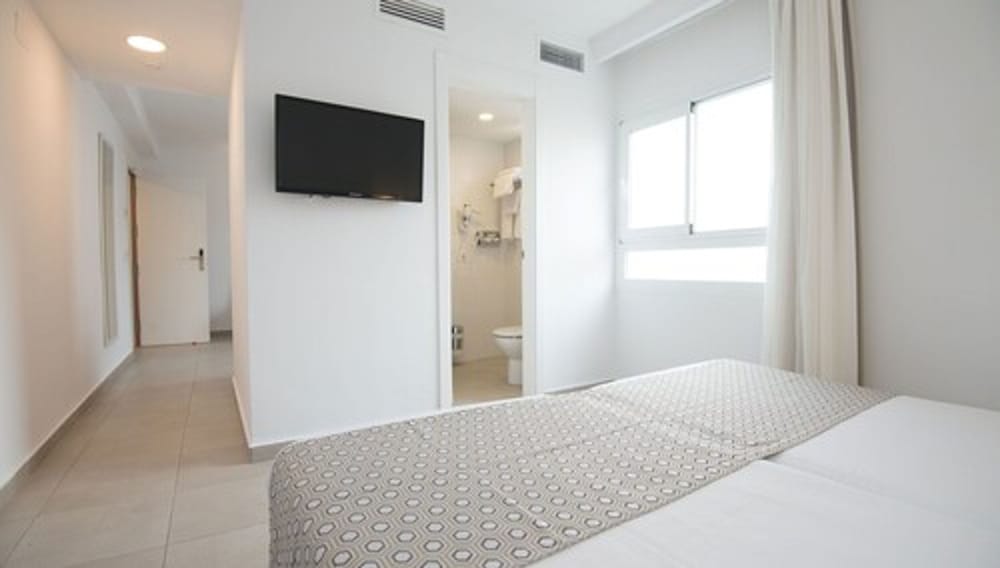 Hotel Chevy & Suites — Hotel rooms in Cala Ratjada, Balearic Islands