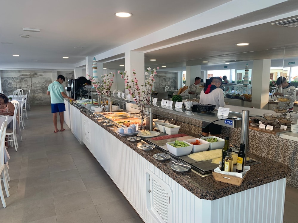 Hotel Chevy & Suites — Restaurant & bars in Cala Ratjada, Balearic Islands