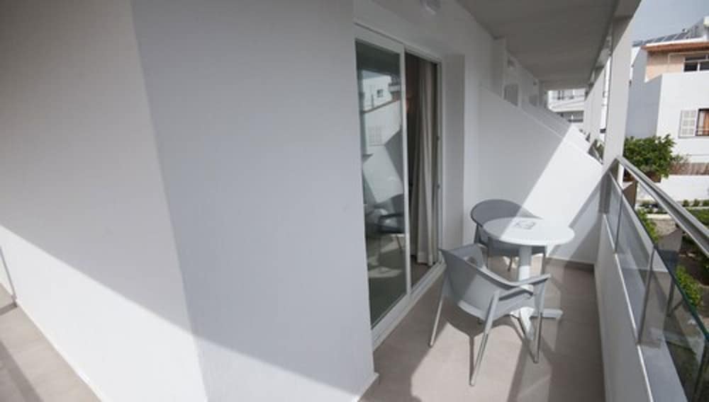 Hotel Chevy & Suites — Hotel rooms in Cala Ratjada, Balearic Islands