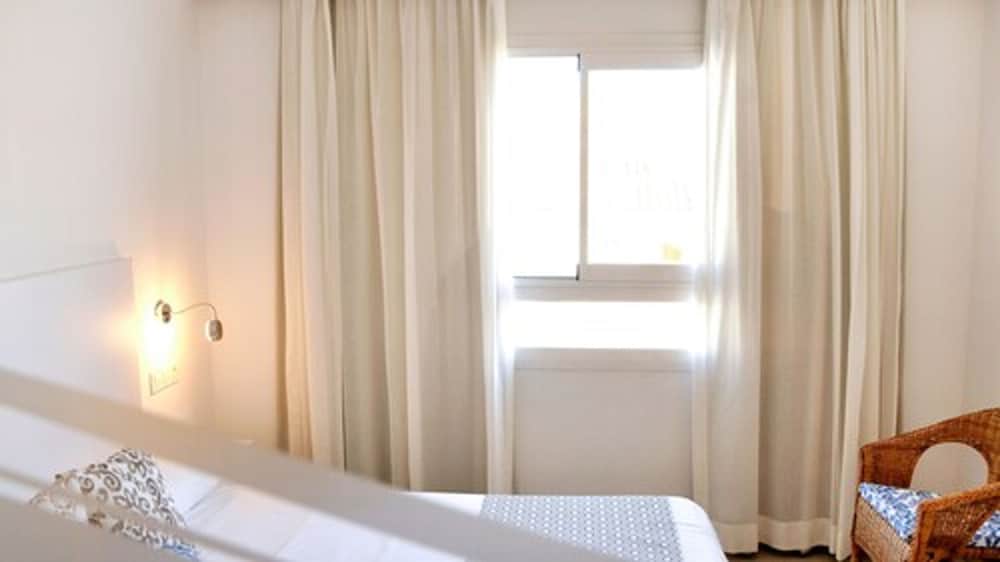 Hotel Chevy & Suites — Hotel rooms in Cala Ratjada, Balearic Islands