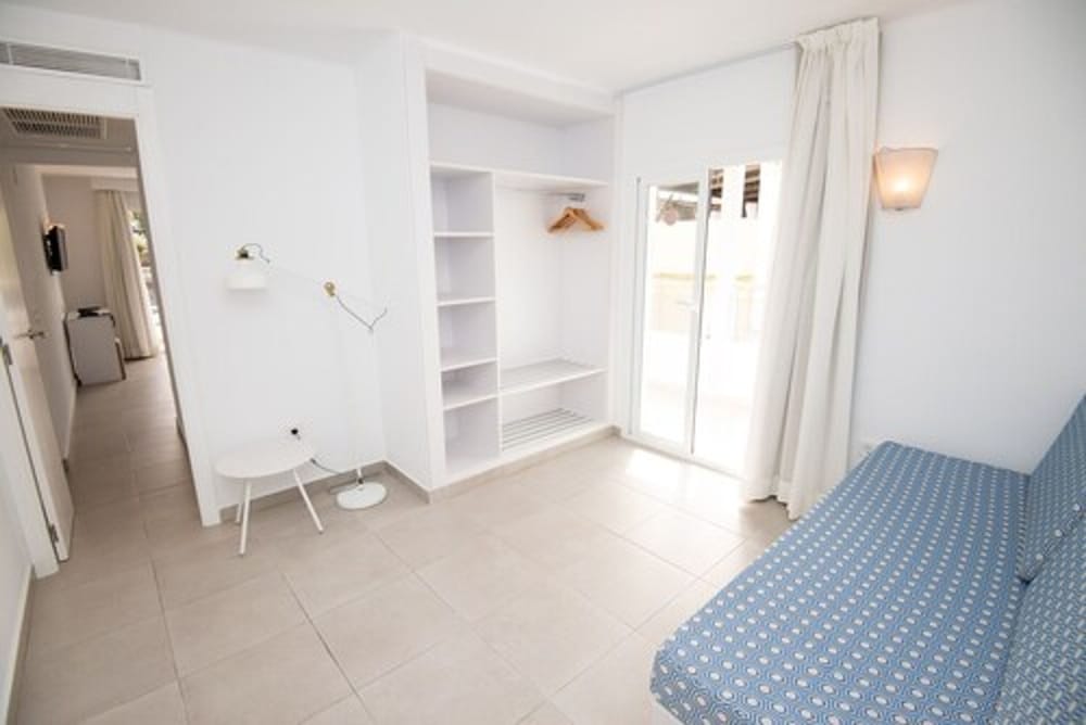 Hotel Chevy & Suites — Hotel rooms in Cala Ratjada, Balearic Islands