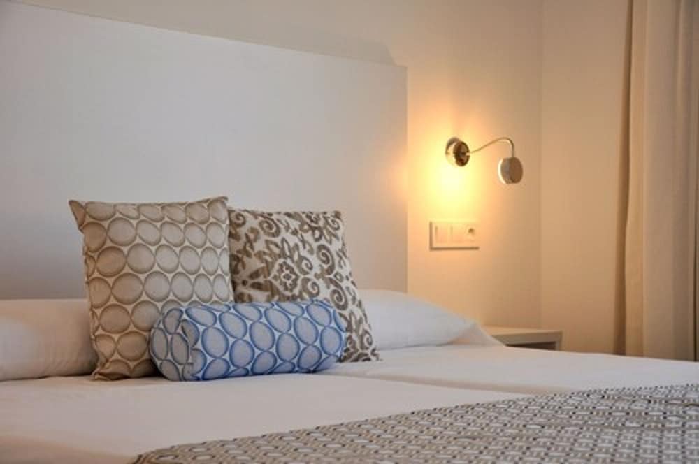 Hotel Chevy & Suites — Hotel rooms in Cala Ratjada, Balearic Islands