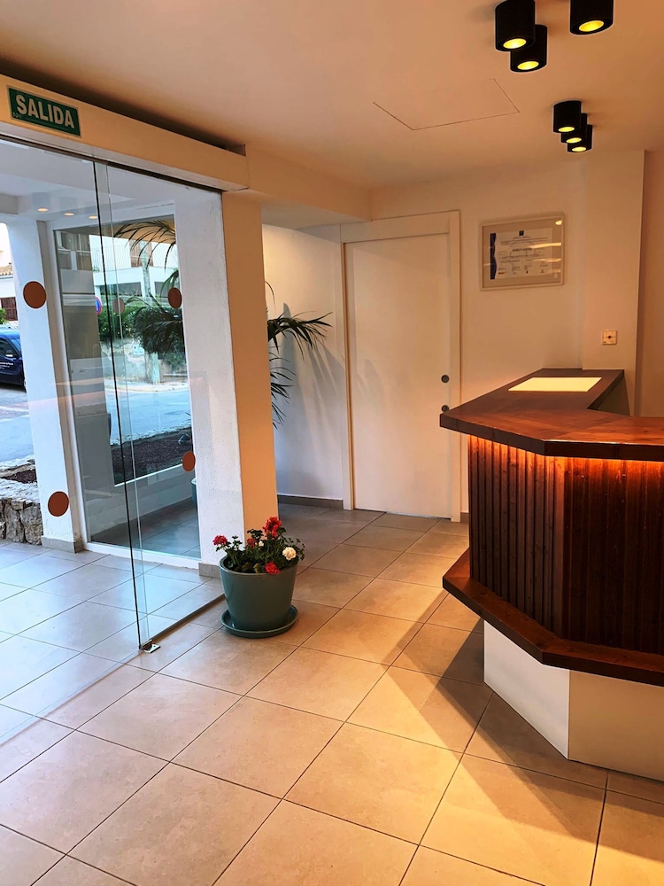 Hotel Chevy & Suites — Hotel building in Cala Ratjada, Balearic Islands