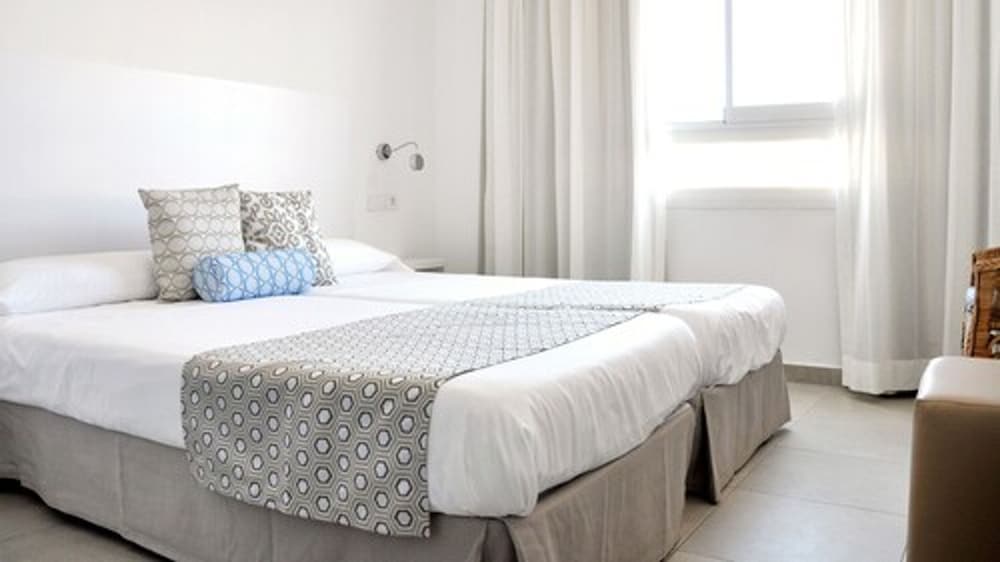 Hotel Chevy & Suites — Hotel rooms in Cala Ratjada, Balearic Islands