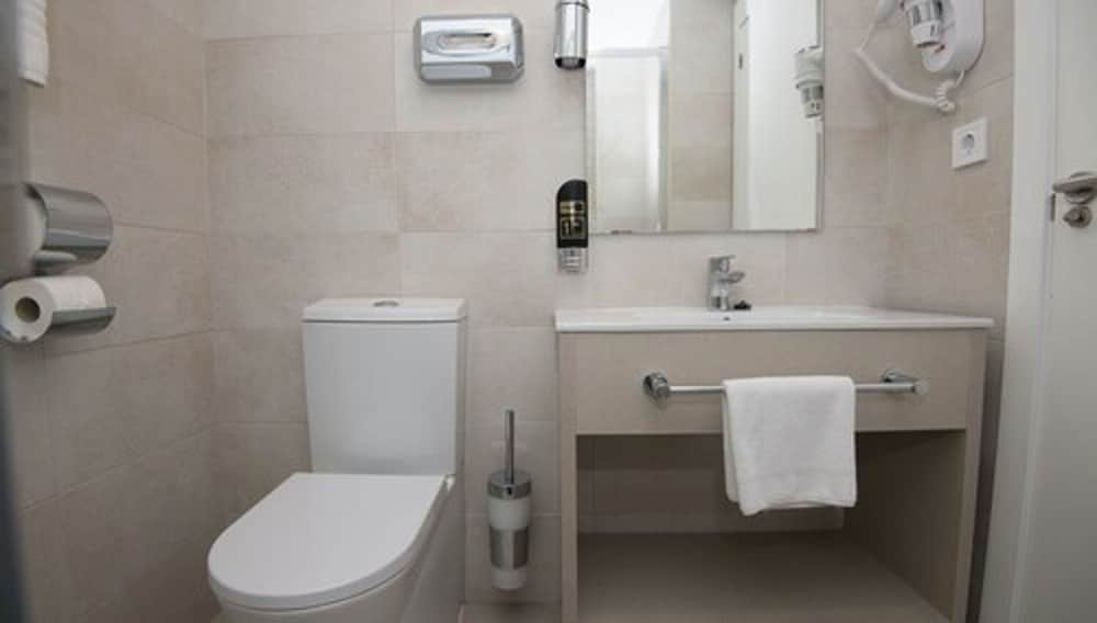Hotel Chevy & Suites — Hotel rooms in Cala Ratjada, Balearic Islands