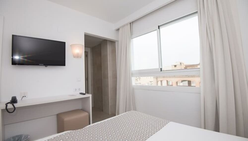 Hotel Chevy & Suites — Hotel rooms in Cala Ratjada, Balearic Islands
