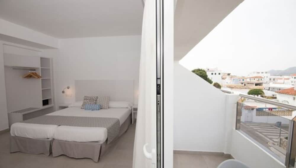 Hotel Chevy & Suites — Hotel rooms in Cala Ratjada, Balearic Islands