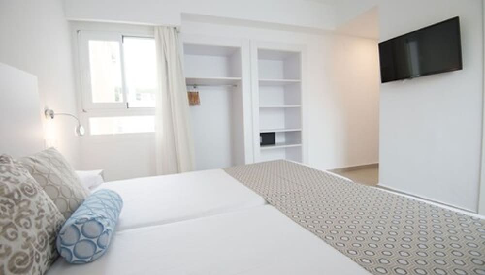 Hotel Chevy & Suites — Hotel rooms in Cala Ratjada, Balearic Islands