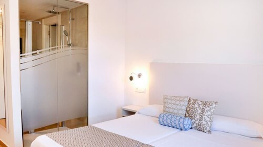 Hotel Chevy & Suites — Hotel rooms in Cala Ratjada, Balearic Islands