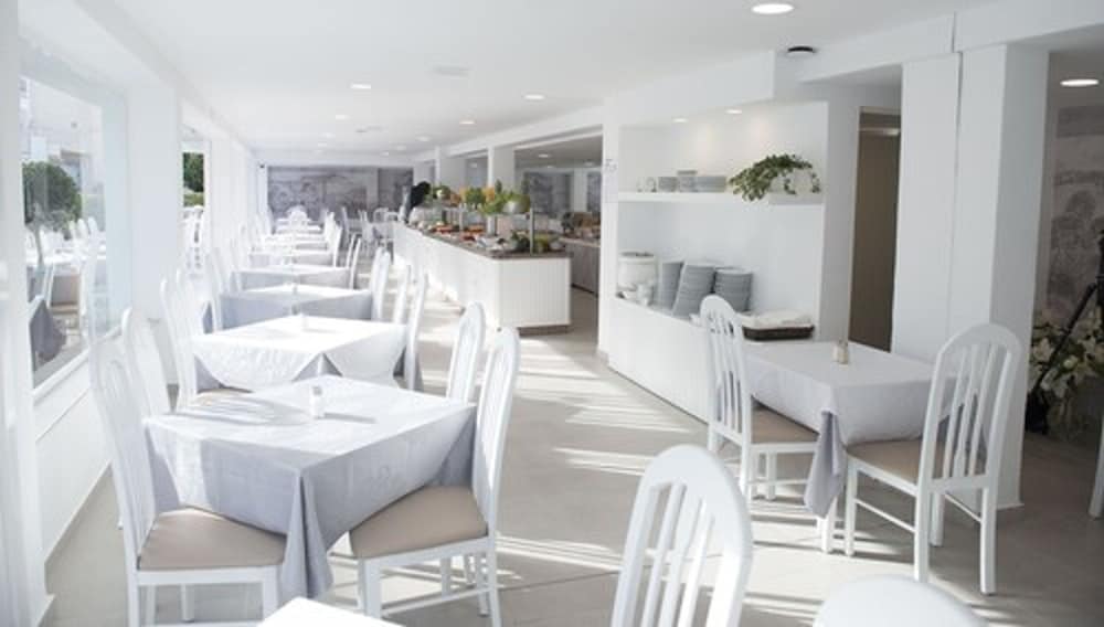 Hotel Chevy & Suites — Restaurant & bars in Cala Ratjada, Balearic Islands