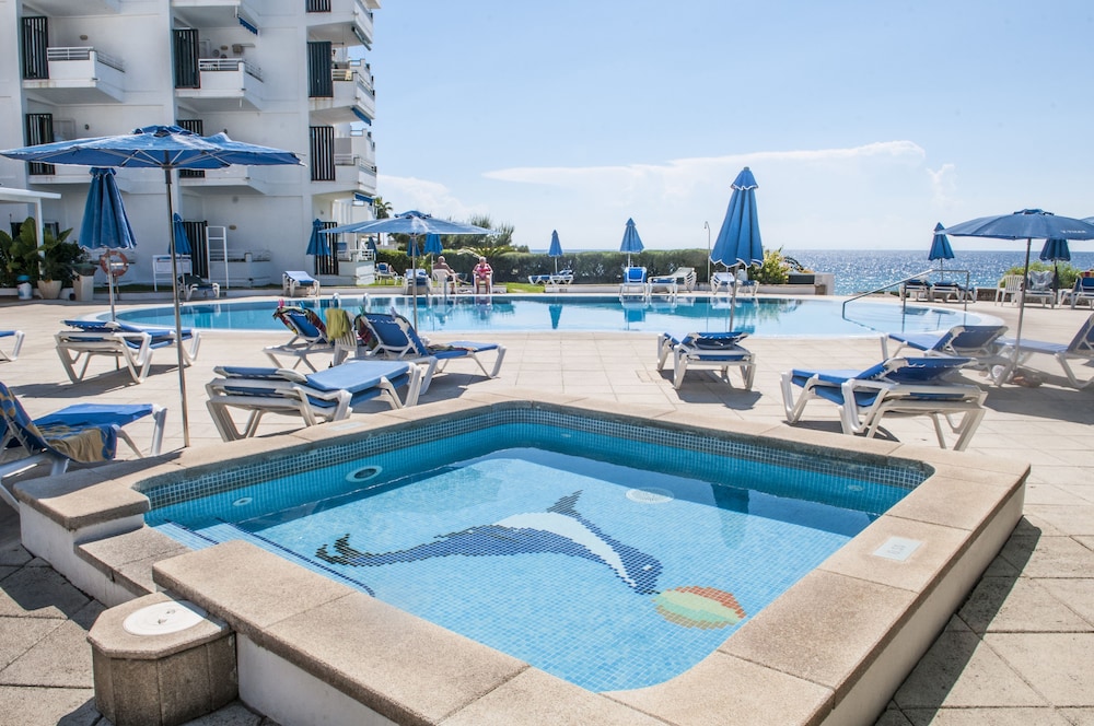 Vistamar Apartamentos — Swimming pool in Santo Tomas, Balearic Islands
