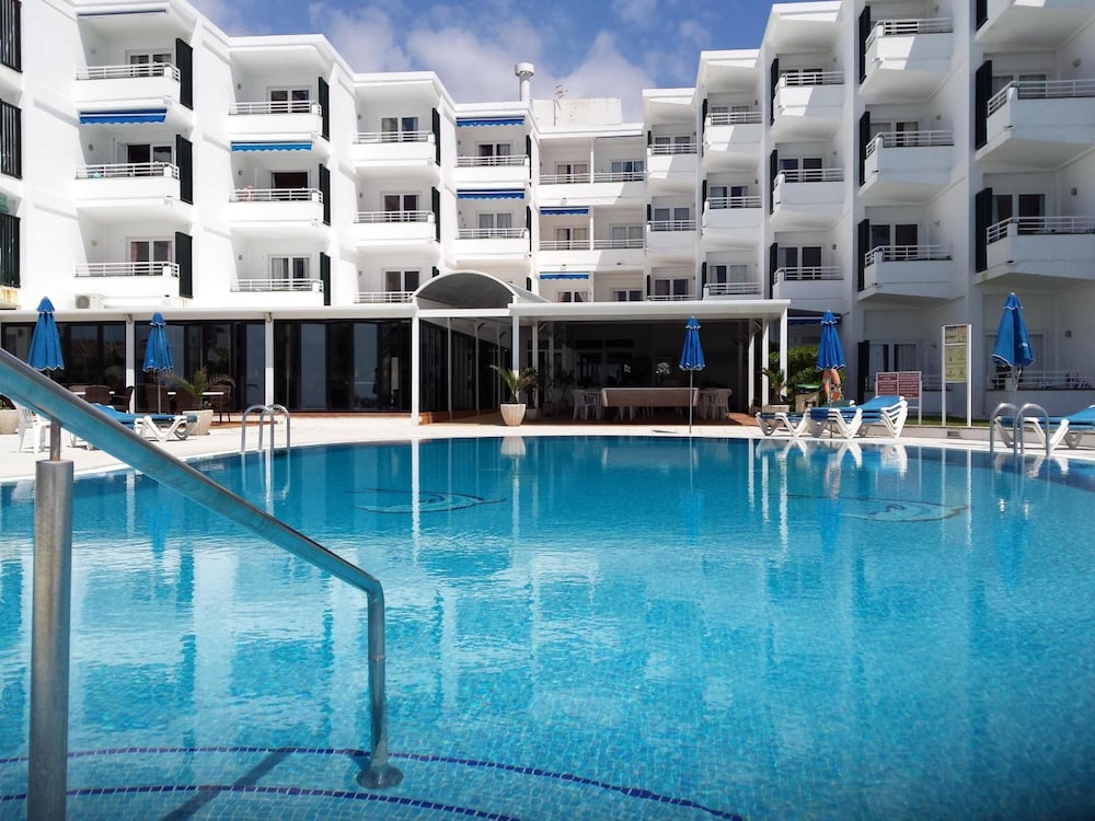 Vistamar Apartamentos — Swimming pool in Santo Tomas, Balearic Islands