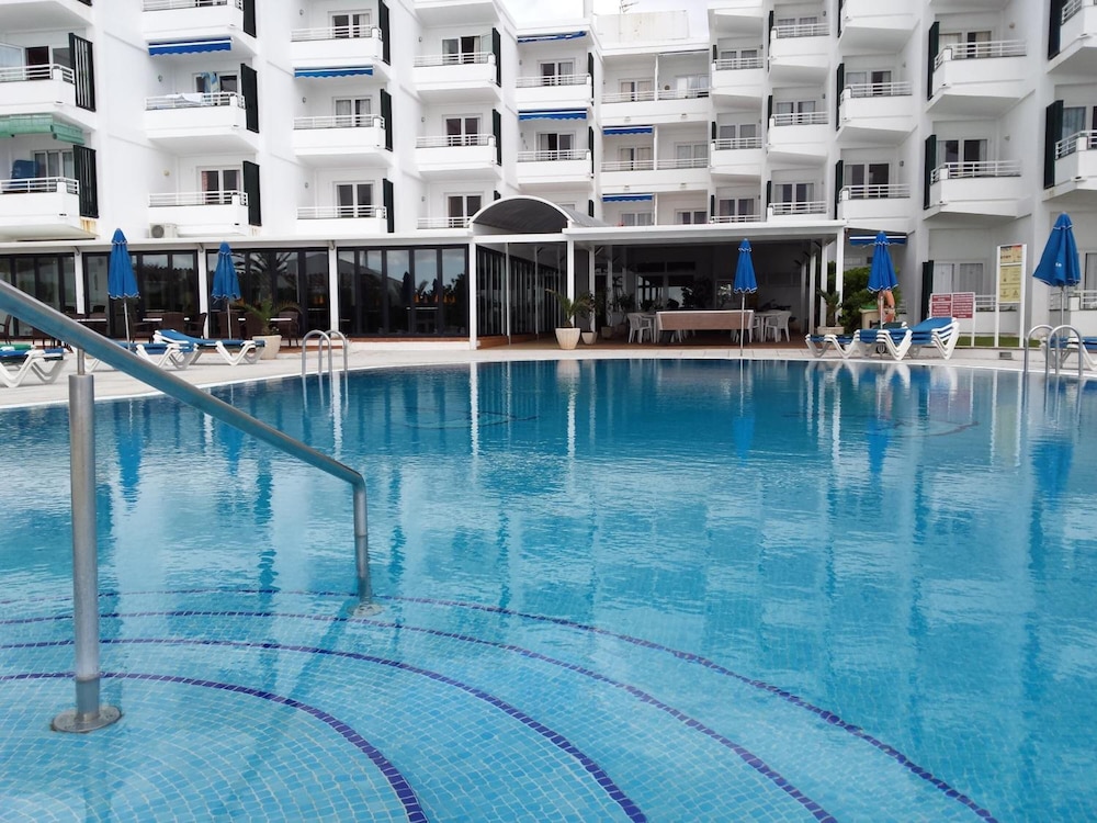 Vistamar Apartamentos — Swimming pool in Santo Tomas, Balearic Islands