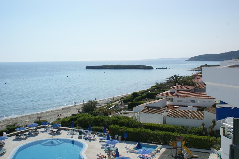 Vistamar Apartamentos — Beach in Santo Tomas, Balearic Islands