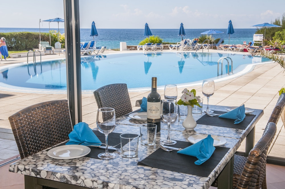 Vistamar Apartamentos — Restaurant & bars in Santo Tomas, Balearic Islands