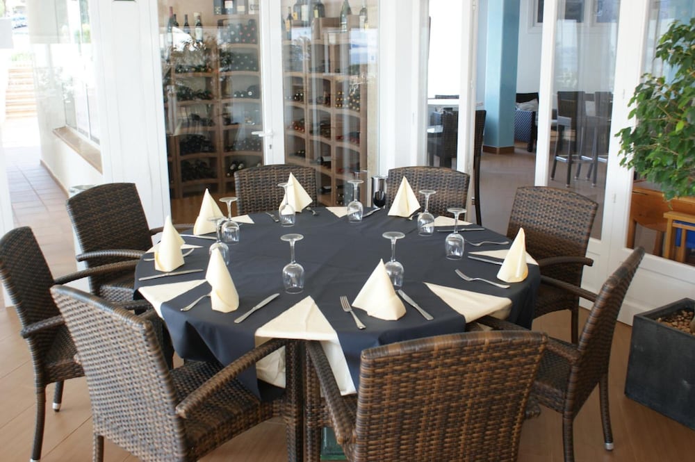Vistamar Apartamentos — Restaurant & bars in Santo Tomas, Balearic Islands