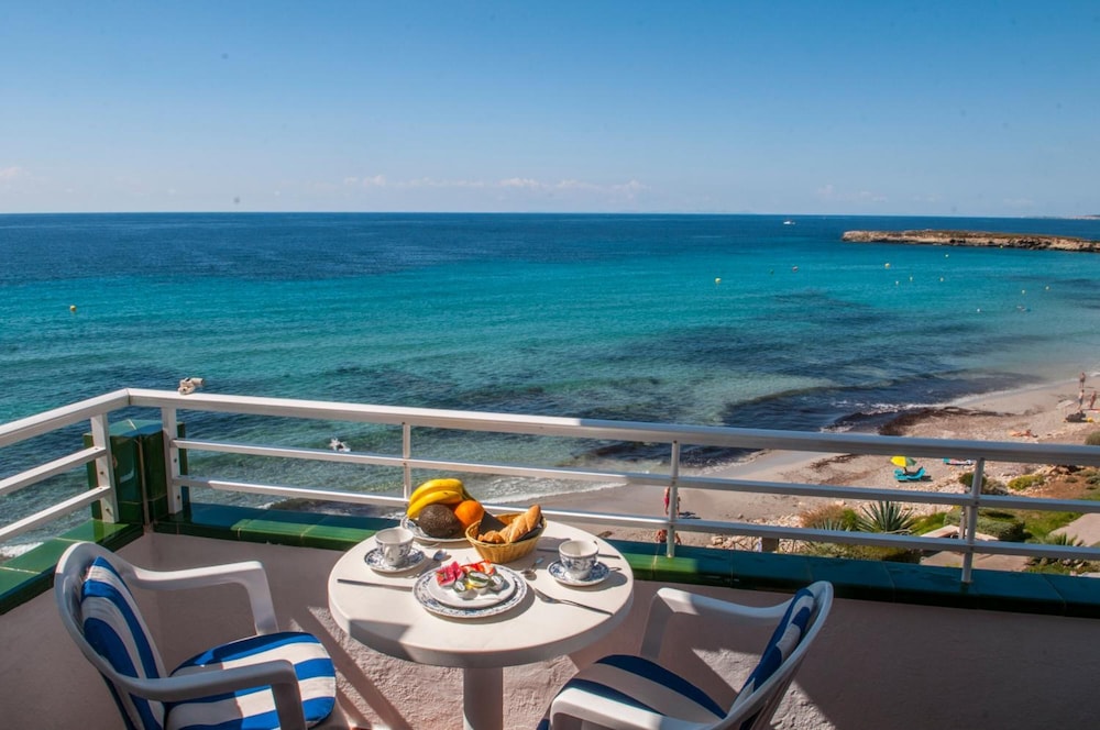Vistamar Apartamentos — Beach in Santo Tomas, Balearic Islands
