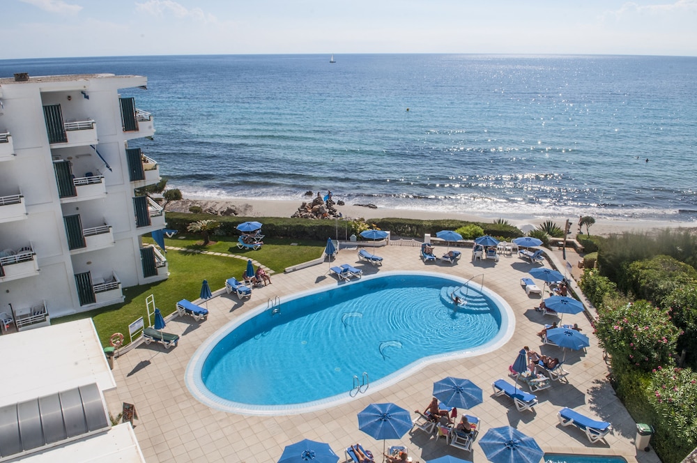 Vistamar Apartamentos — Swimming pool in Santo Tomas, Balearic Islands
