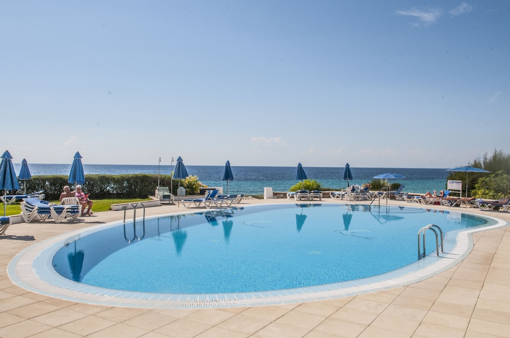 Vistamar Apartamentos — Main photo in Santo Tomas, Balearic Islands