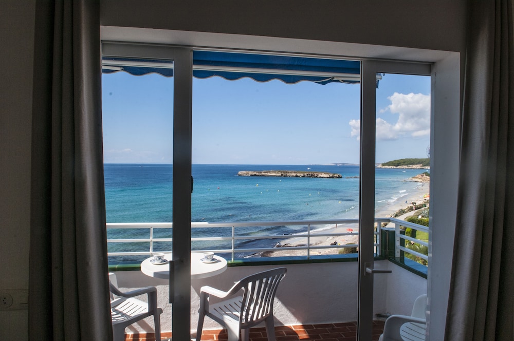 Vistamar Apartamentos — Hotel rooms in Santo Tomas, Balearic Islands