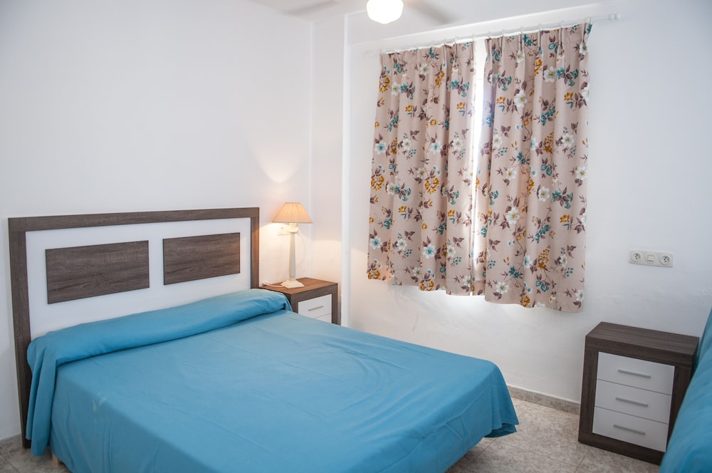 Vistamar Apartamentos — Hotel rooms in Santo Tomas, Balearic Islands