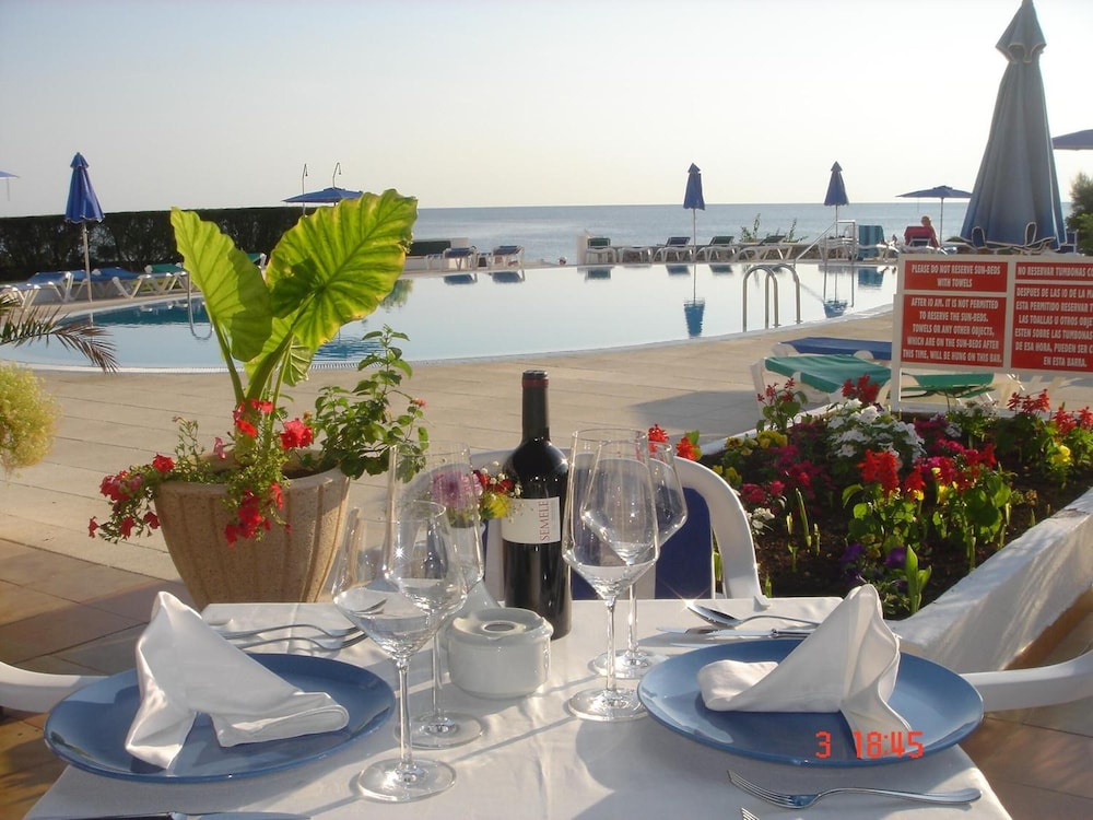 Vistamar Apartamentos — Restaurant & bars in Santo Tomas, Balearic Islands