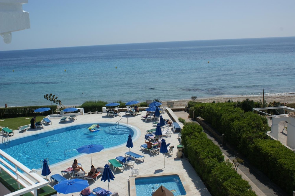 Vistamar Apartamentos — Swimming pool in Santo Tomas, Balearic Islands