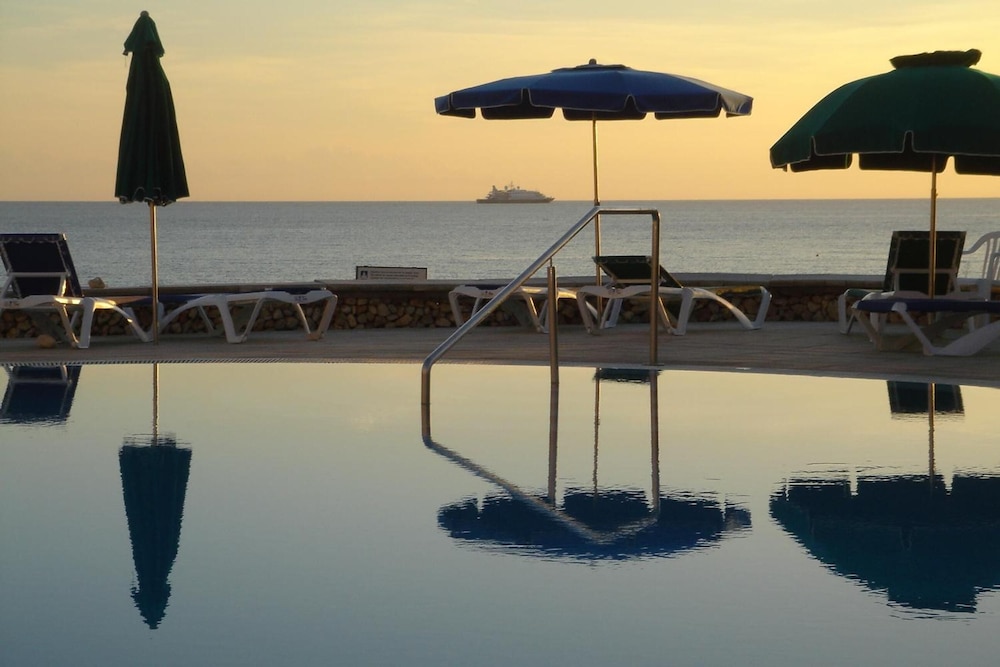 Vistamar Apartamentos — Swimming pool in Santo Tomas, Balearic Islands