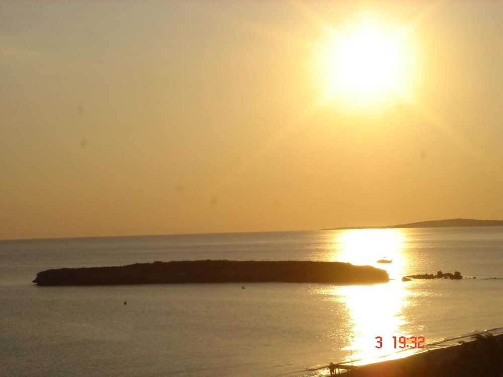 Vistamar Apartamentos — Beach in Santo Tomas, Balearic Islands