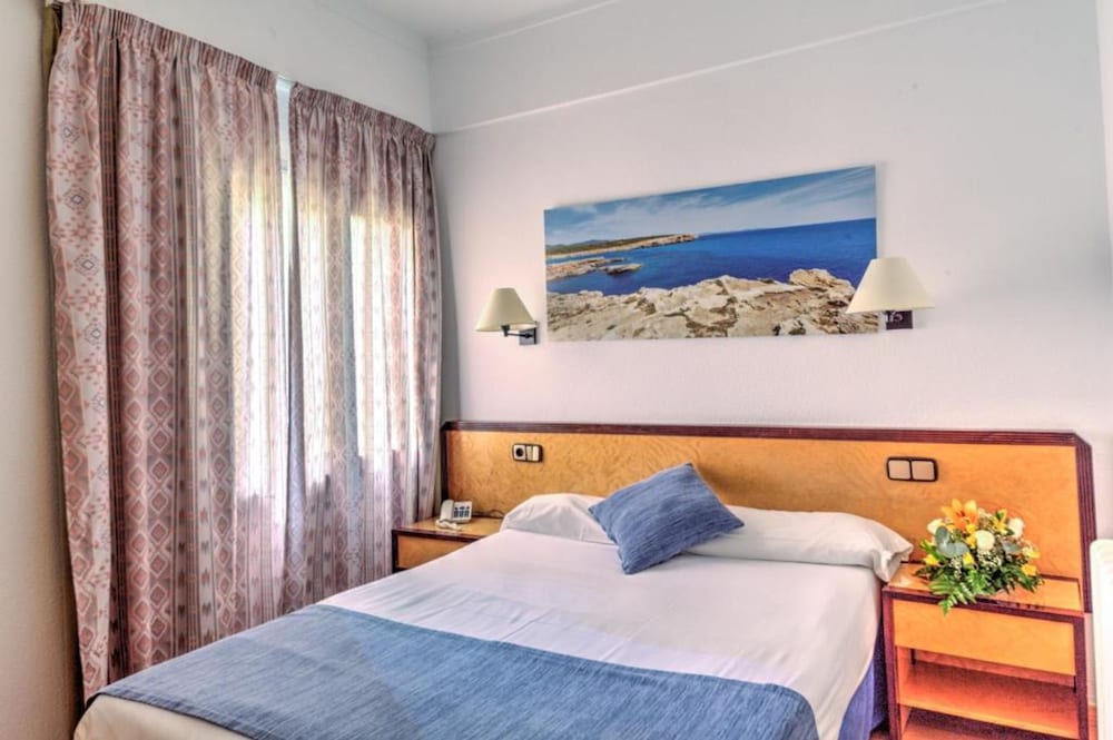 Hotel Voramar Mallorca — Hotel rooms in Cala Millor, Balearic Islands