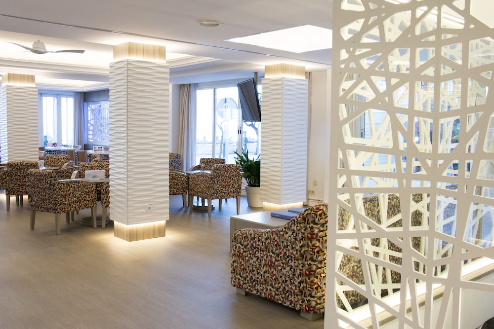 Hotel Voramar Mallorca — Restaurant & bars in Cala Millor, Balearic Islands
