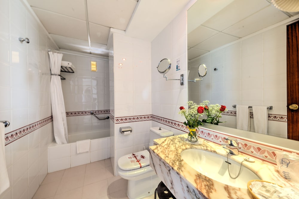 Hotel Voramar Mallorca — Hotel rooms in Cala Millor, Balearic Islands