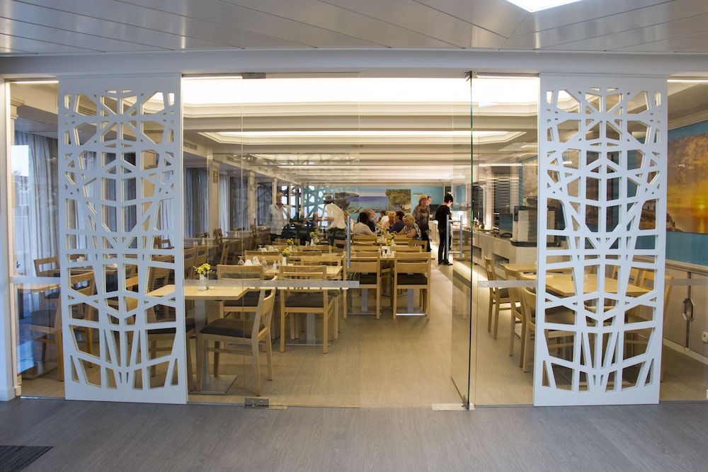 Hotel Voramar Mallorca — Restaurant & bars in Cala Millor, Balearic Islands