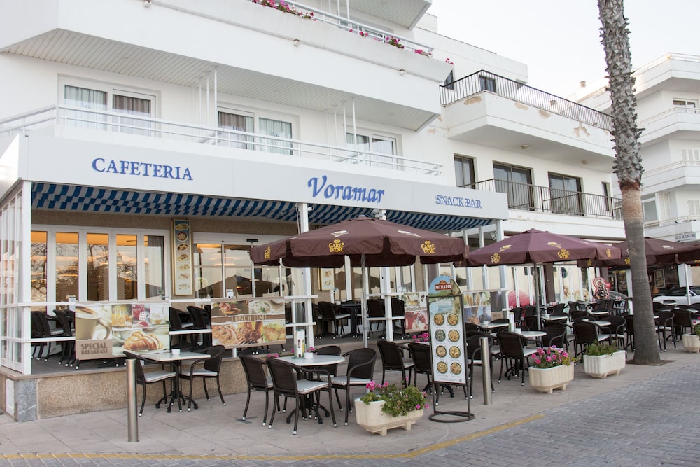 Hotel Voramar Mallorca — Restaurant & bars in Cala Millor, Balearic Islands