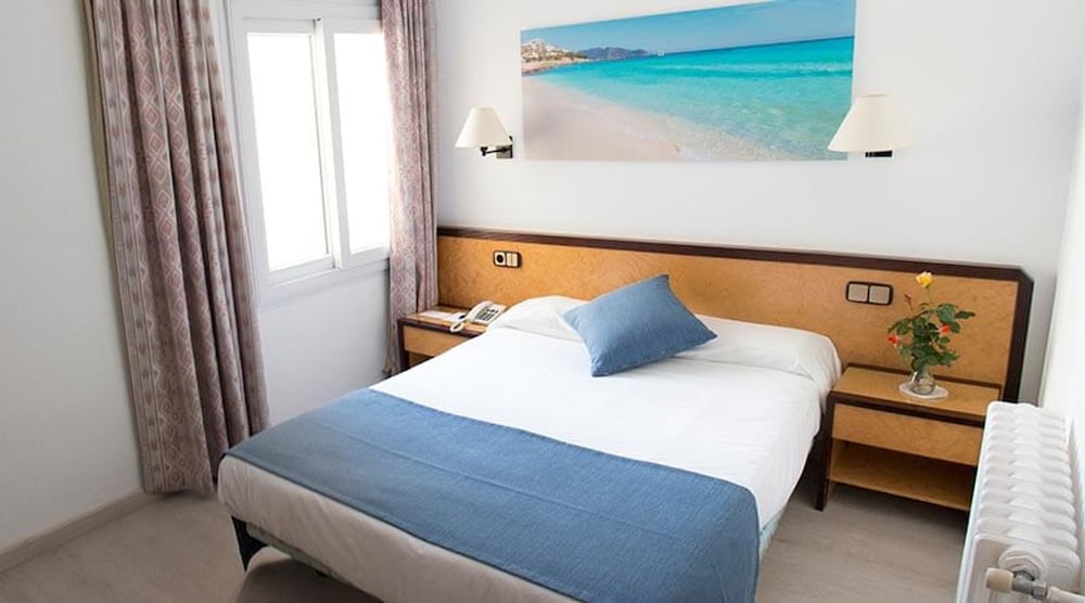 Hotel Voramar Mallorca — Hotel rooms in Cala Millor, Balearic Islands