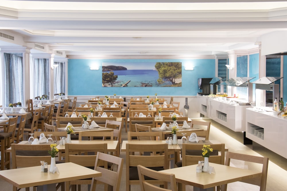 Hotel Voramar Mallorca — Restaurant & bars in Cala Millor, Balearic Islands