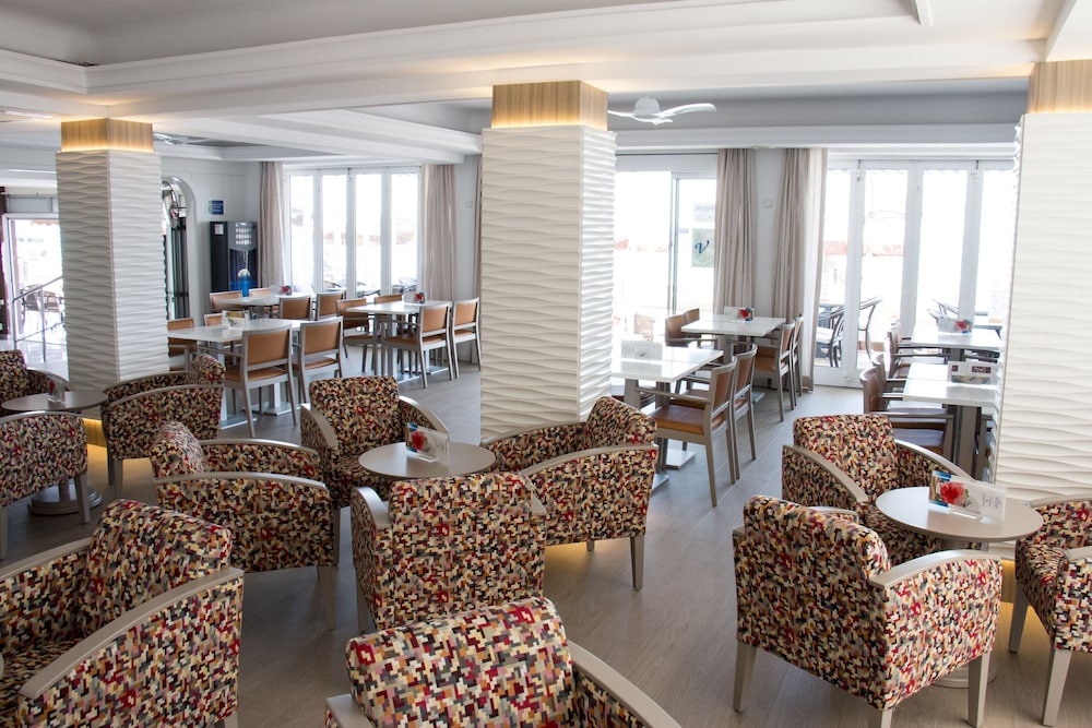 Hotel Voramar Mallorca — Restaurant & bars in Cala Millor, Balearic Islands